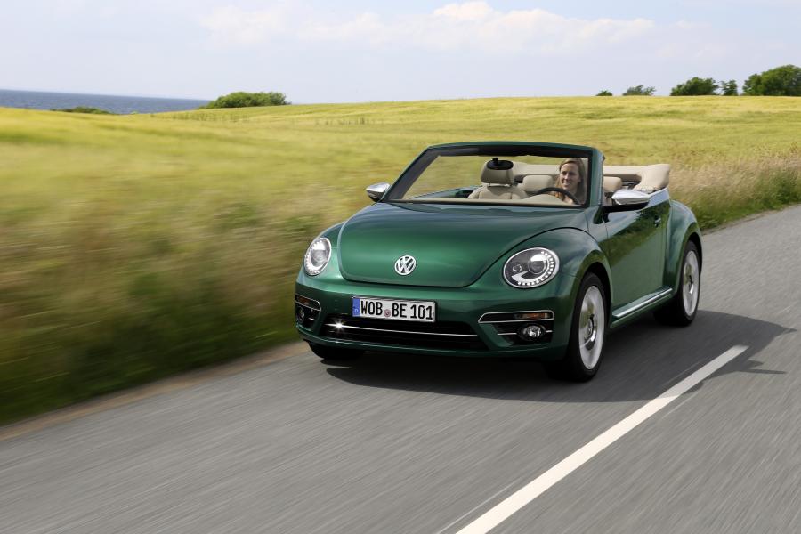  Volkswagen Beetle Cabriolet 2016 года  (фото 5 из 21)